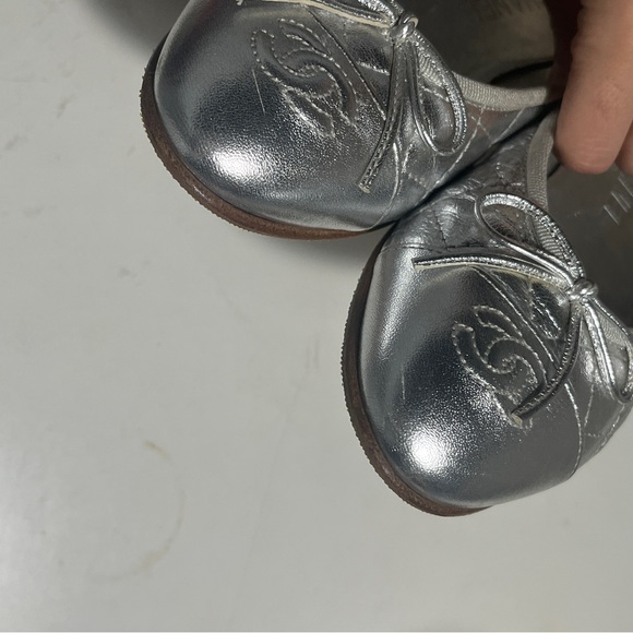 CHANEL Metallic Silver Flats - Picture 2 of 12